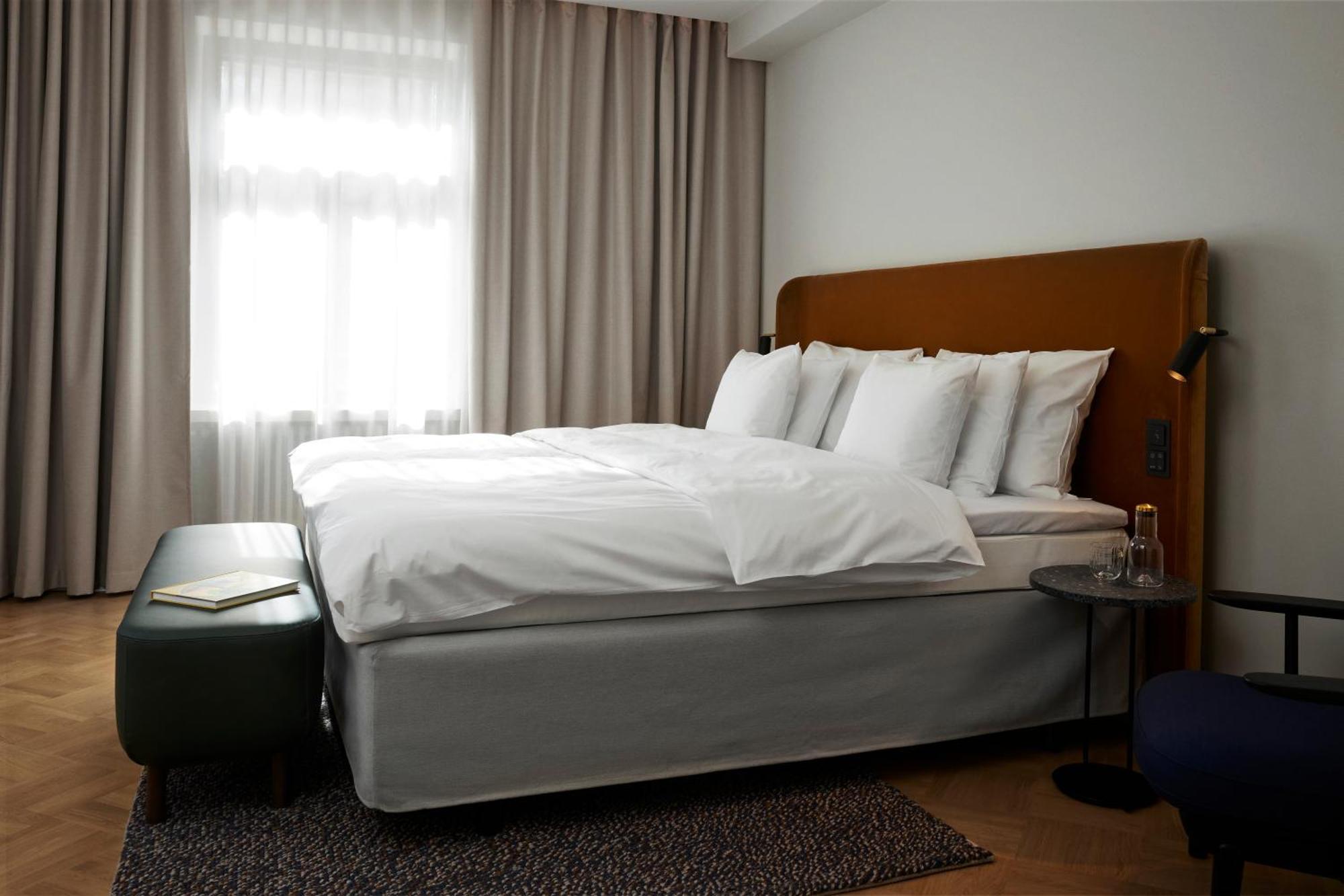 Solo Sokos Hotel Torni Helsinki Exterior foto A bed with a bed skirt